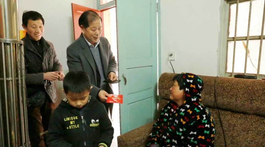 湖北群艺集团长期关注社会上的贫困弱势群体 湖北群艺集团长期关注社会上的贫困弱势群体